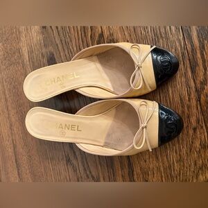 CHANEL Tan and Black Bow Mules